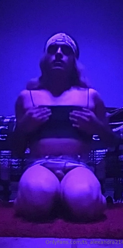 Closeted Femboy fucking own Thighs in his room