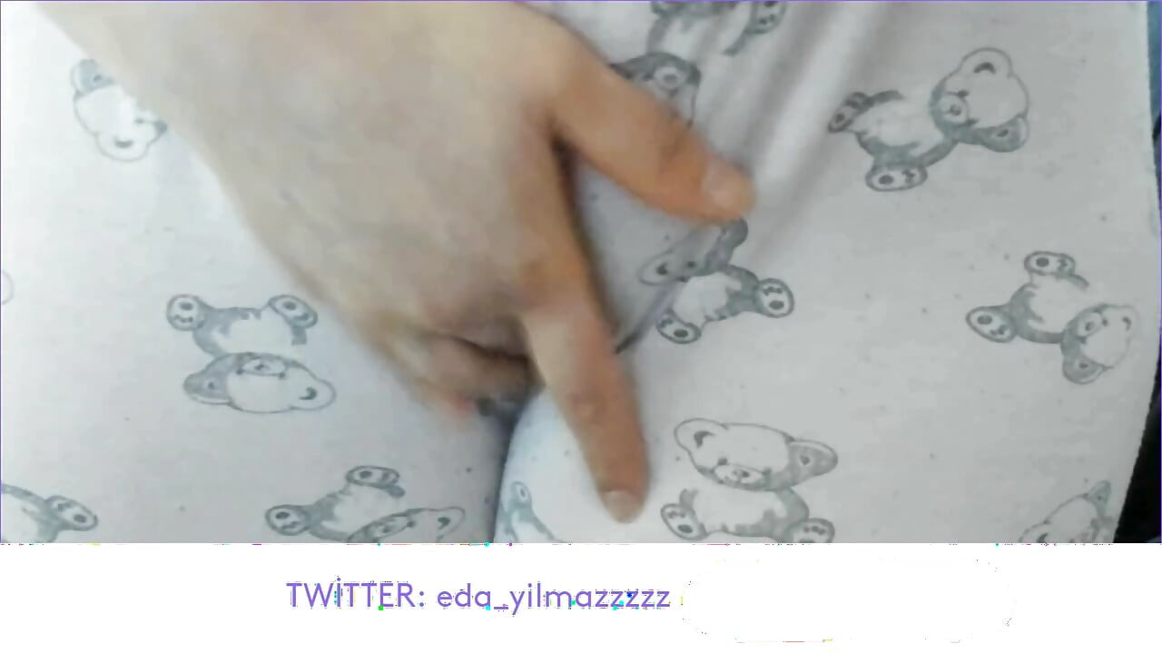 CAMELTOE- MASTURBATE WITH PAJAMA- RUBBING PUSSY WITH PAJAMA
