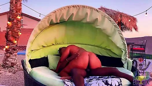Shanice Luv у бассейна