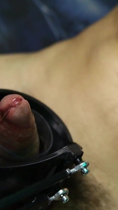 非常粗暴的捆绑SM机器人为大鸡巴和多汁的射精打手枪 | 短片 1