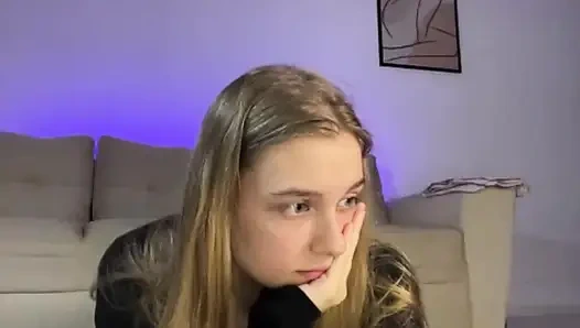 Jucielussie in doggystyle und natürlichen titten spielt