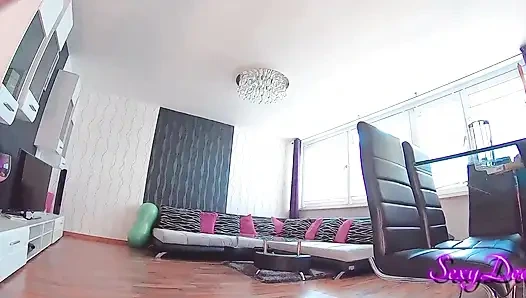 Тверкает, раздвигает ноги и скачет как никогда раньше