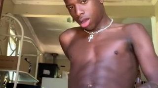 Hete zwarte twink met grote pik Josh Mandingo buste Nutt