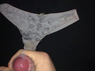 Mes colocataires sexy portaient une culotte blanche