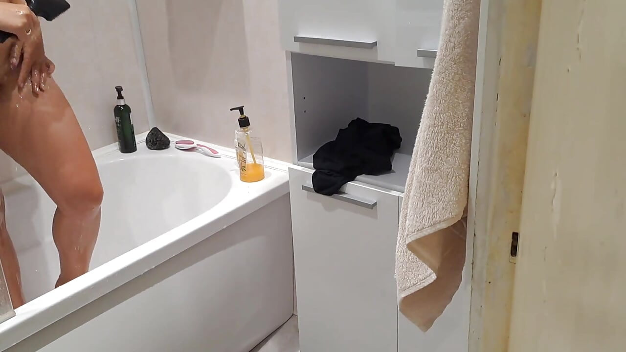 Looking for My Teen Step Sister and Jerking off