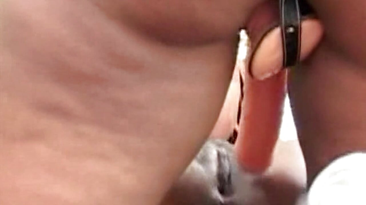 Heiße Lesbenaction mit Toys im Freien