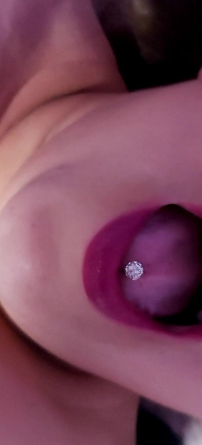Borst tong piercing
