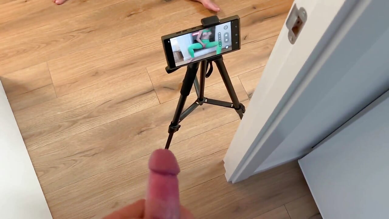 Sretni frajer drka dok mu cura snima porno videe!!