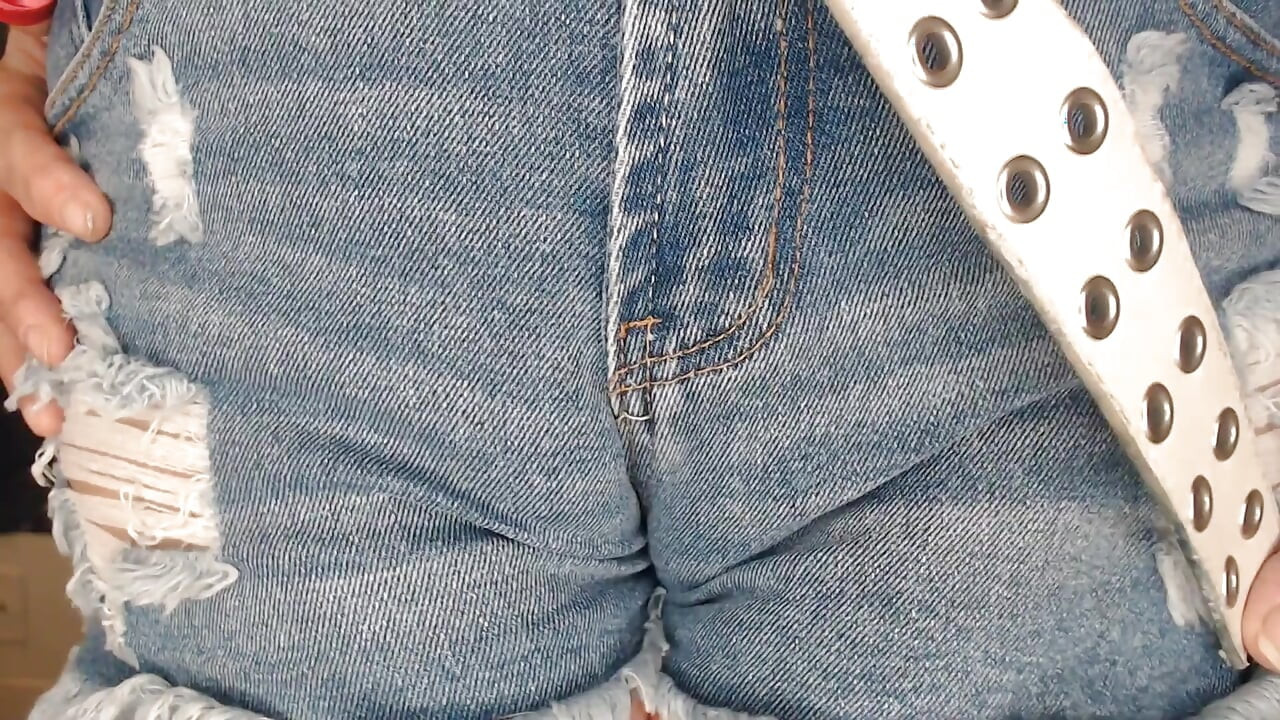 Jean en el coño corto