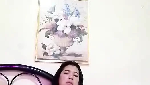 Heiße Sexy Philippinische MILF Drückt Und Reibt Erste Brüste Und Dann Muschi