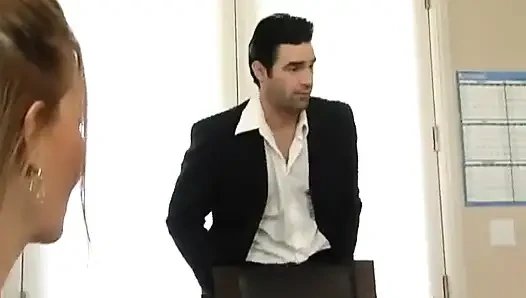 Büyük memeler işte - patronu biraz derin saksoyla motive ediyor