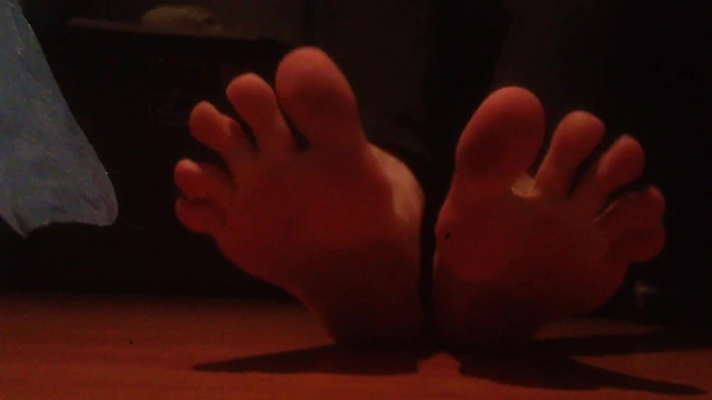 Smooth feet tease and cum