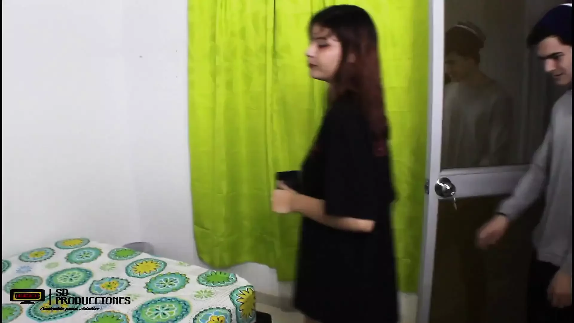 Ma demi-sœur adore quand je la baise en levrette - porno en espagnol