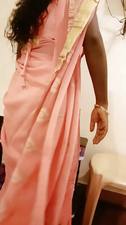 Desi Tamil Wife Renu's Big Ass & Pussy Teased in Saree Post-hotel - Cuck Films! Indianhotwifex