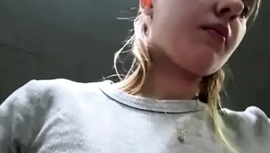 Public masturbation: A horny beauty at the FIT gym massages her pussy an...