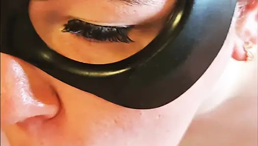 Немецкая толстушка Xmaskedmwifex отсасывает и трахается