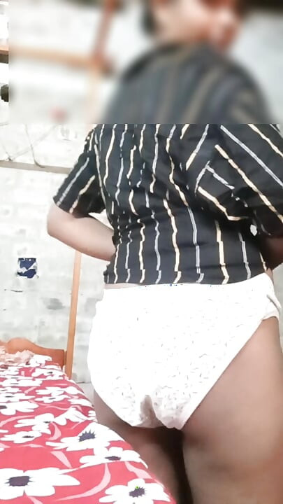Orgasm indian bhabhi sexy cu luptă mare și vibrator