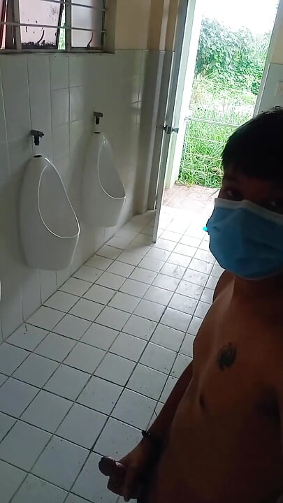 Rentaboy Outdoors Sessions: the Public Toilet