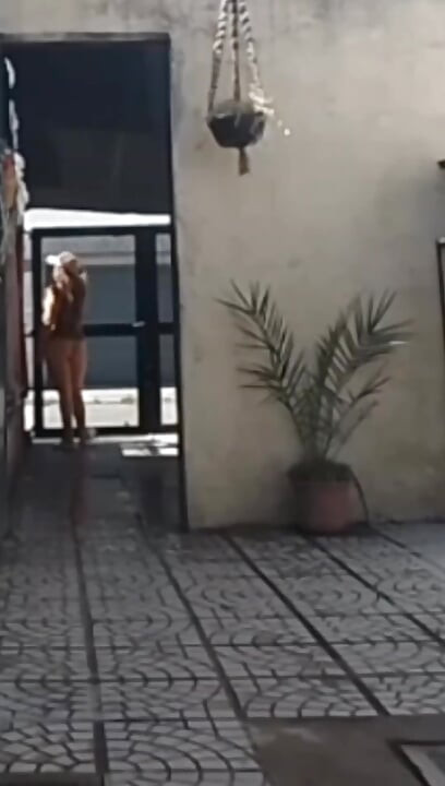 Casal faz sexo em público