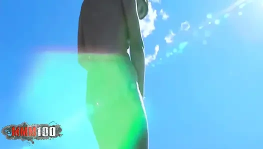 Canele: schönes arabisches rohrstock tanzt und am strand