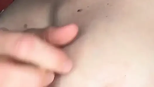 Meme uçlarımı piercingle sikiyorum