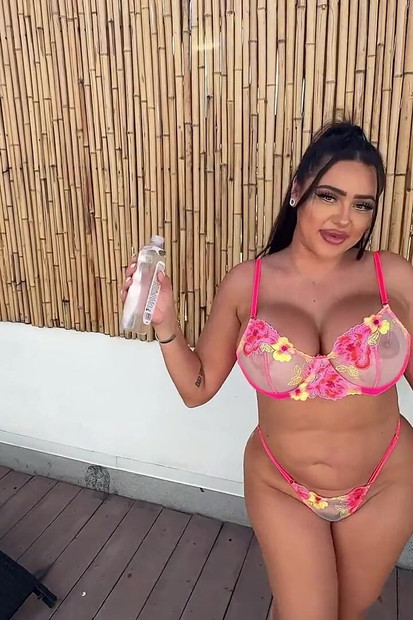 Oiled up Zoey Foxx Gets Fucked & Folded by Jmac