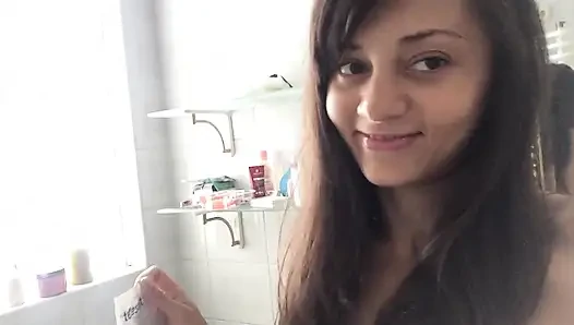 Ich spiele mit meinem lieblings-dildo