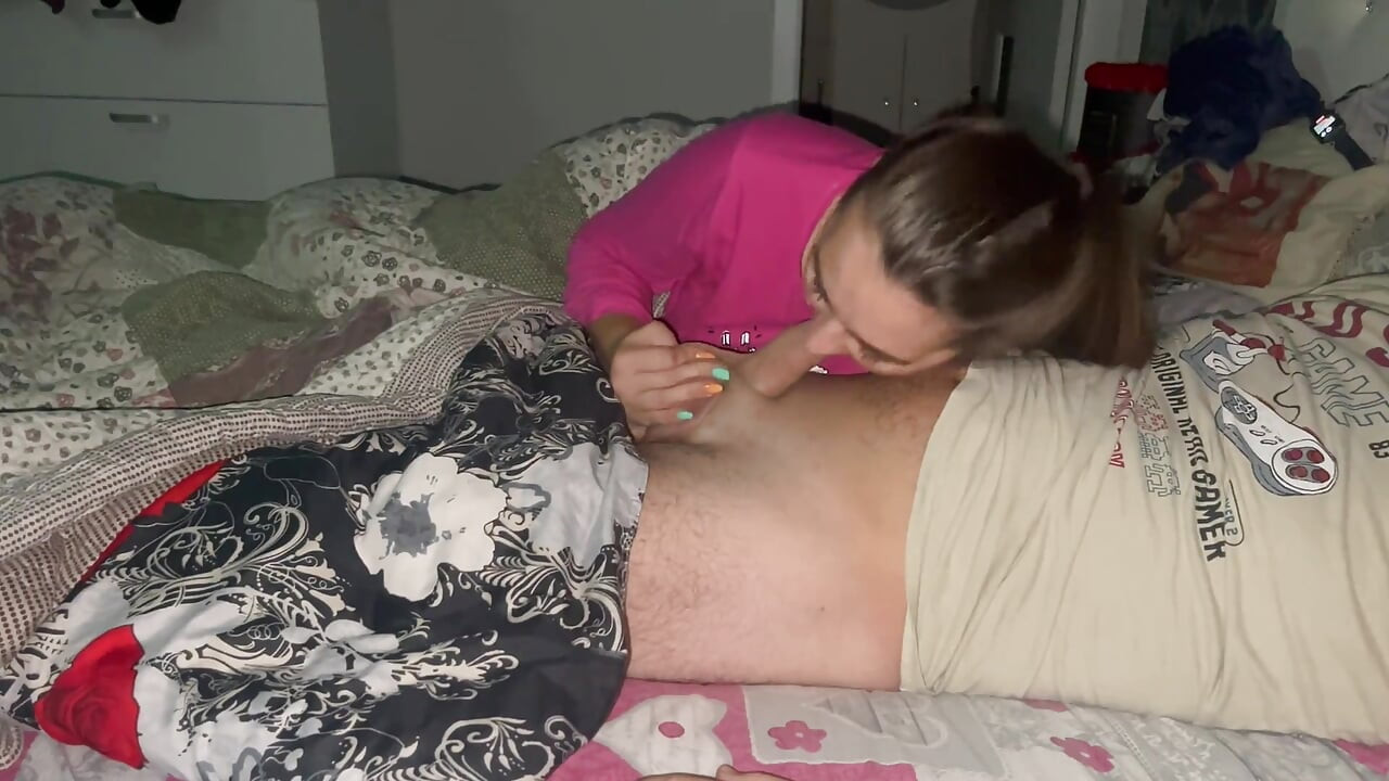 Reggeli szopás és szájba élvezés. Mélytorok