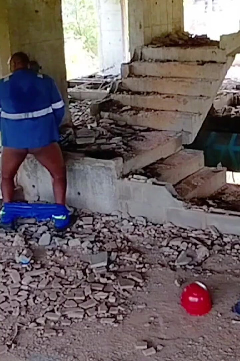 Tranzando ile iş arkadaşımla inşaat sahasında