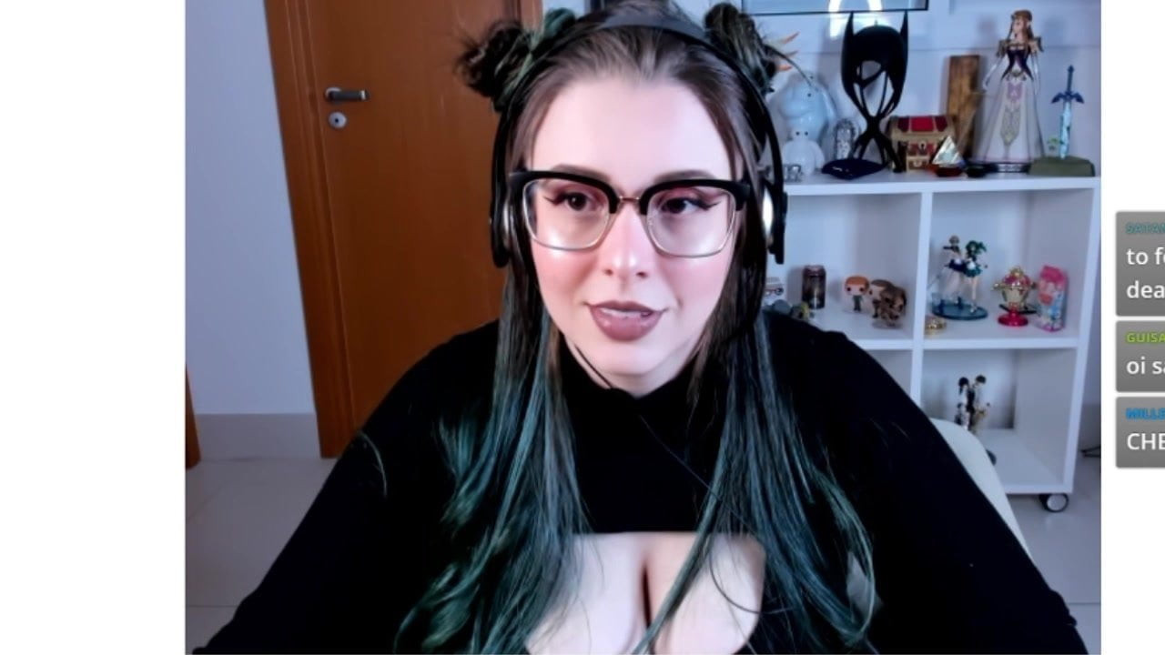 Satty e seu decote