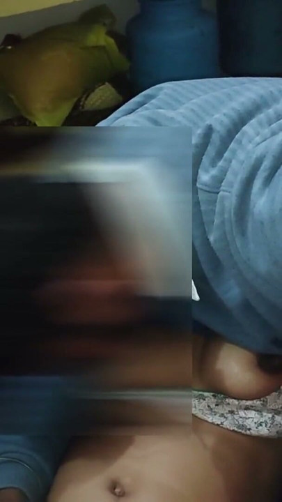 Pyasi jawan stepsister ko ungli dalke chut me bada lund daala desi chudai | Clip 1