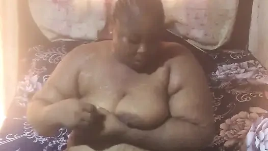 Tracy lagi siap-siap untuk ngentot memek aduhainya