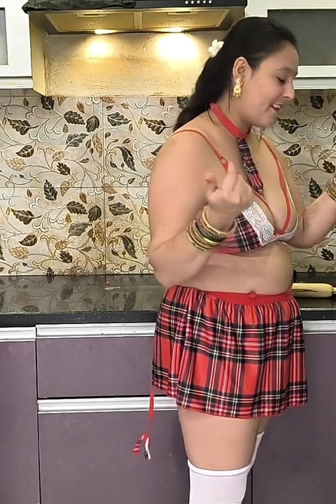 Svršavanje u usta Jebanje u kuhinji