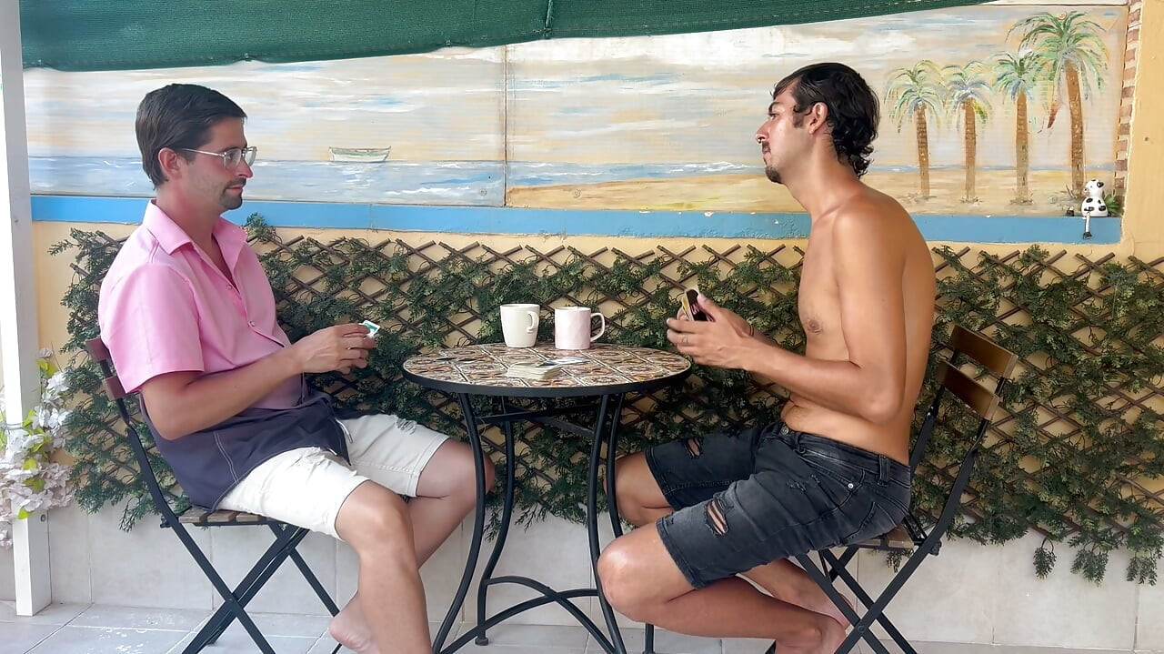 我的受友忍不住一直追著我的肉棒，所以我只好幹他
