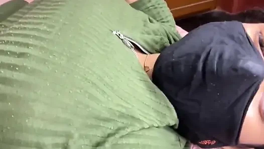 Beni sert sik, üvey erkek kardeş, hayatımı amcığımın içine sok ve yala, üvey erkek kardeş, çok eğlenceli.