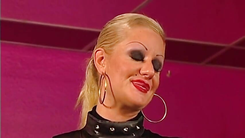 BDSM サドマソクリニック ブロンド・ドミナ サブミッション