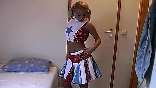 Meraklı Gençler Vahşi Amcık Oyunu Ve Oyuncağına Biniyor