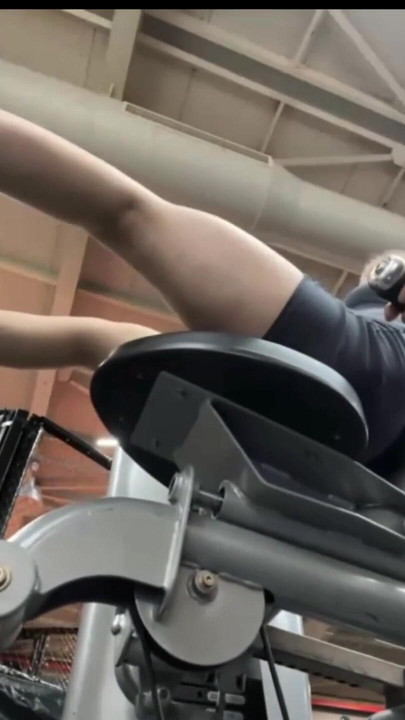 เย็ดอย่างบ้าคลั่งในยิม คลิป 1