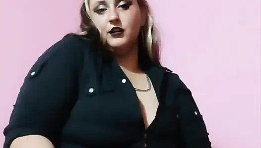 Cewek semok kulit putih lagi asik dipuja sama budak seksnya