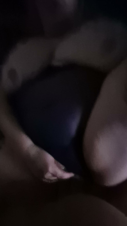 Milf tetona follada despacio y de cerca con un toro