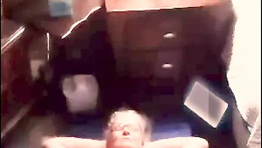 Heiße bBW MILf macht ihr tägliches nacktes yoga am morgen!