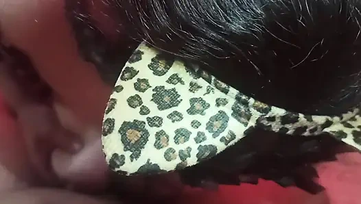 Ateşli karım büyük göğüsleriyle bana mastürbasyon yapıyor