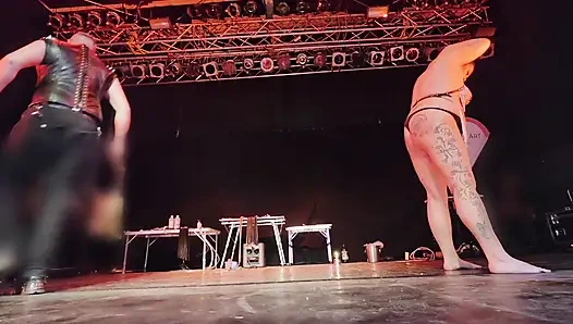 Адская привязанность 3, фон 3