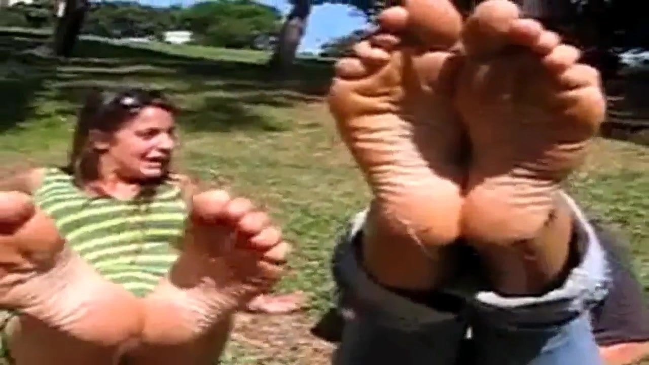 two girls sexy french soles