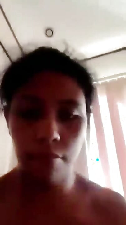 Hintli desi kız tek başına fingring orgasum videosu