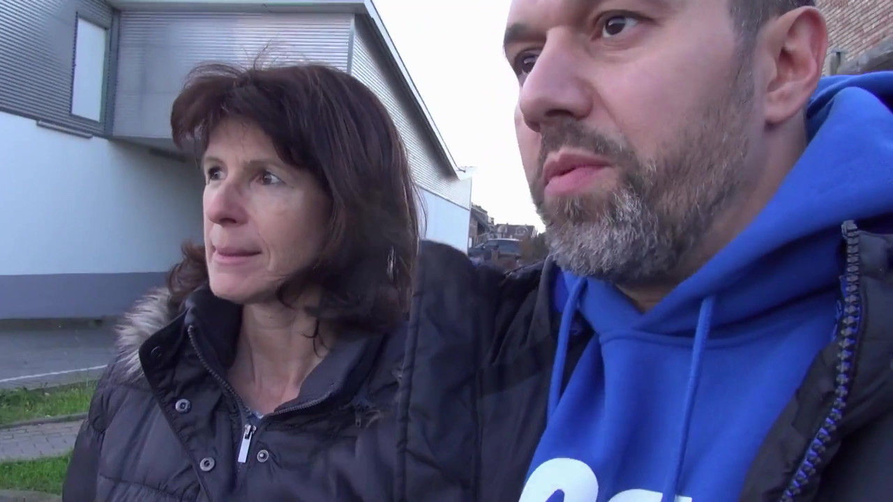 熟女はスタジオで吸いとクソを楽しんでいます