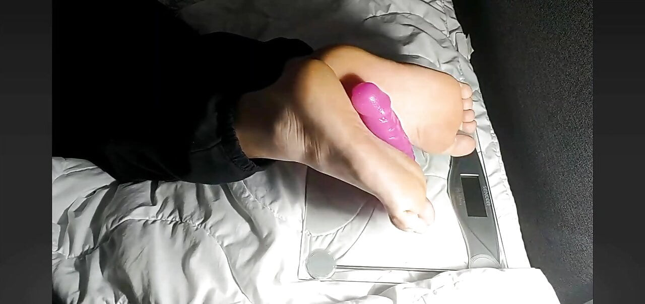 Bosý footjob dildo