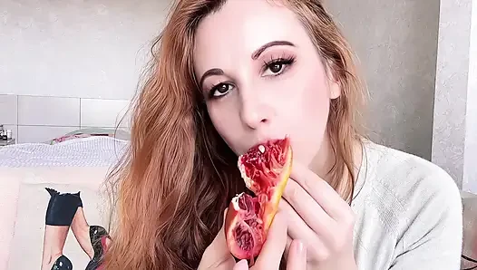 Yummy orange suck - trik mainan lidah & berantakan!