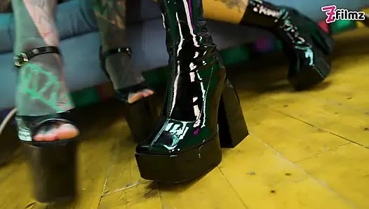 Gotik ve hippi hatun anal sikişmeyi ve yüze boşalmayı seviyor