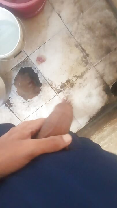 الاستمناء وحيداً في المنزل